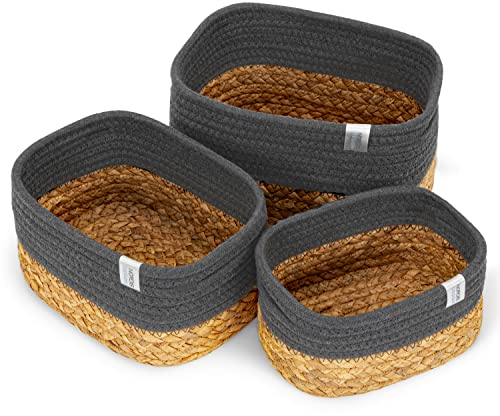 NORDIS DESIGN Aufbewahrungskörbe 3er Set aus Wasserhyazinthe und Baumwolle, Bad Aufbewahrungskorb geflochten als Badkorb zur Badezimmer Aufbewahrung & Bad Organisation dunkelgrau