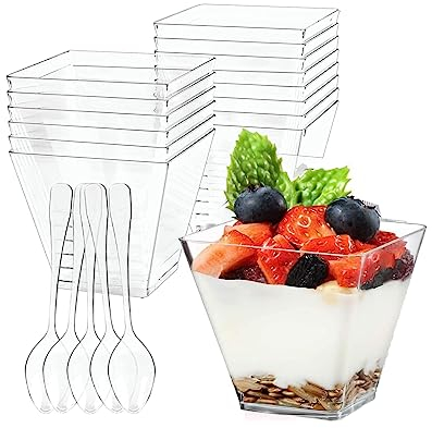 Kaqisen 50 Stück Dessertgläser Plastik 160ml Desserttassen mit Löffeln, Dessertschalen Plastik Quadratischer Dessertbecher, Dessertschalen Wiederverwendbar für Mousse Pudding DIY Desserts