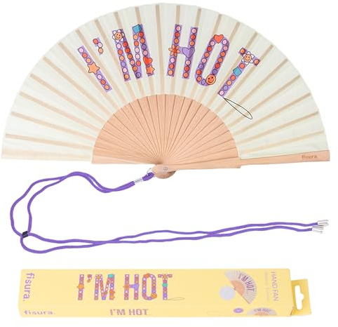 Fisura – Solfjäder med texten “I’m hot”, ett lekfullt sätt att bekämpa värmen. Beige trädesign med modern stil. Snöre för enkel upphängning ingår. Mått: 42,5 x 23 cm
