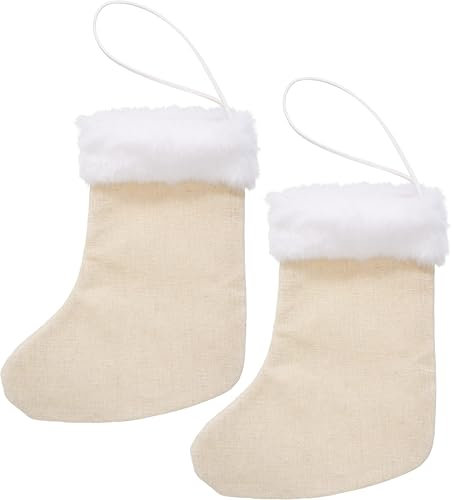 VBS Nikolausstiefel 2 Stk. 19x15cm weihnachtliche Deko Stiefel aus Filz rot weiß geschnürt beschreibbar behangbar aufhängbar