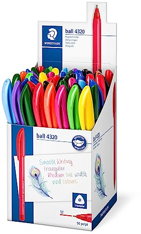 STAEDTLER dreikant Kugelschreiber, 10 bunte Schreibfarben, Linienbreite M ca 1,00 mm, für entspanntes Schreiben, 50 Kugelschreiber in Regenbogenfarben im Köcher, 4320 MKP50