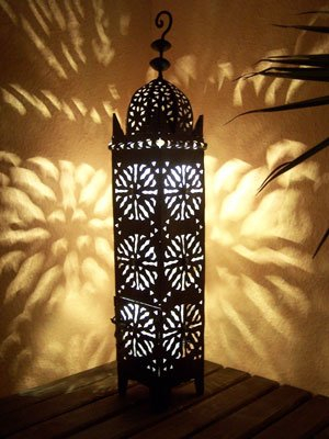 Orientalische Laterne aus Metall Schwarz Frane 74cm groß | Marokkanische Gartenlaterne für draußen, Innen als Bodenlaterne | Marokkanisches Gartenwindlicht Windlicht hängend oder zum hinstellen