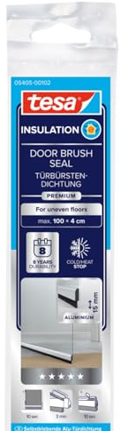 tesa INSULATION Premium Türdichtschiene für unebene Böden - Selbstklebende Alu-Türdichtung zum Schutz vor Zugluft - Edelstahl - mit Bürstendichtung bis 15 mm