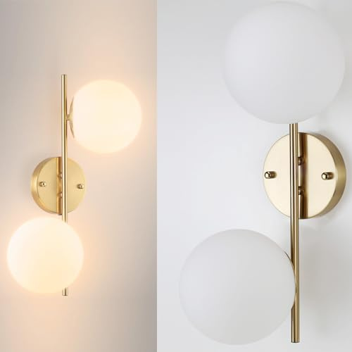 Alpinaluz Aplique de Pared Dorado, Lámpara de Pared con 2 Bolas de Cristal Opaco Blanco, Portalámparas E27 para Bombillas G45, Iluminación Decorativa para Dormitorio, Salón y Pasillo