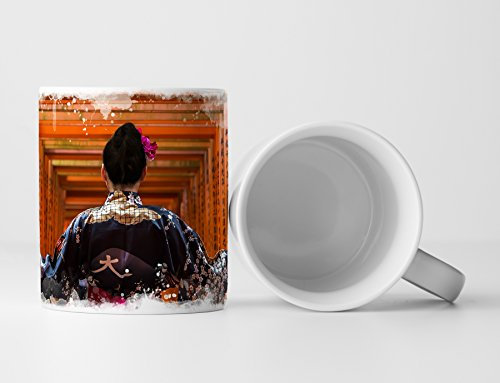 Eau Zone Fotokunst Tasse Geschenk Fotografie – Frau läuft durch Fushimi Inari Schrein