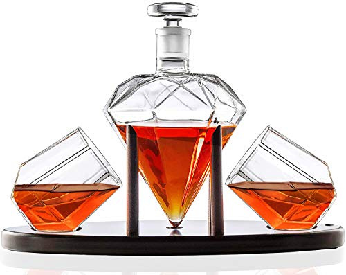 Whiskey Decanter Diamond shaped With 2 Diamond Glasses & Mahogany Wooden Holder – Elegant Handcrafted Crafted Glass Decanter For Liquor, Scotch, Rum, Bourbon, Vodka, Tequila – Great Gift Idea – 750ml