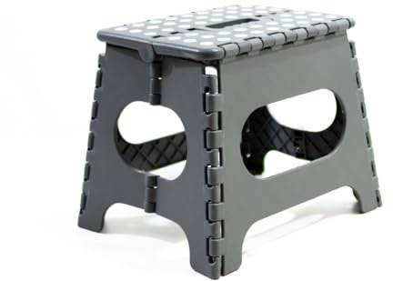 Taburete Plegable Multiusos Avalon Fabricado en PVC Resistente. Escalera 1 peldaño o Escalera Plegable para su Uso como Taburete Plegable de Cocina. Este Taburete bajo Mide 27 x 33 x 26,5 cm