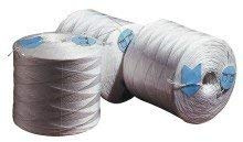 Polypropylen-Packschnur, weiß Aus Polypropylen (PP), weich fibrilliert, 1fach, Reißkraft ca. 60 kg. Durchmesser 2 mm. Farbe: weiß. Rolle mit 2 kg = ca. 1000 m.