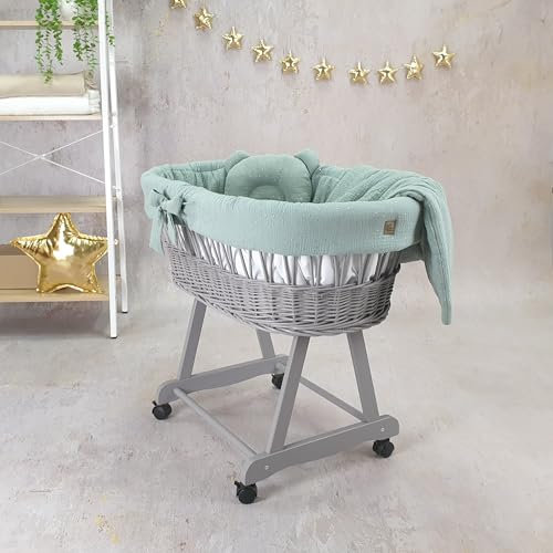 WIKLINOPOL Baby Stubenwagen – Komplettset mit Grauer Moseskorb, Matratze & Bettwäsche aus 100% Baumwolle Oeko-Tex in Khaki Gold– sicherer Schlafplatz mit Rollen & Bremse – Modell Amelia