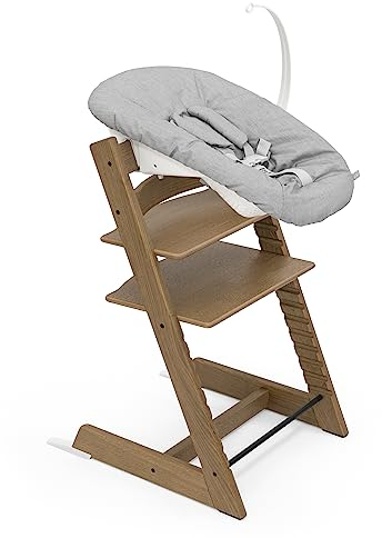 Tripp Trapp Stuhl von Stokke (Brown Eichenholz) mit Newborn Set (Grey) - Für Neugeborene bis zu 9 kg - Gemütlich, sicher & einfach zu verwenden