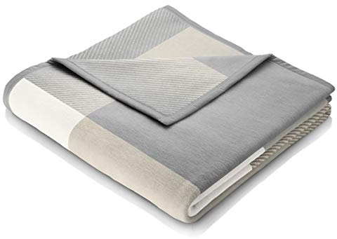 biederlack® weiche Kuscheldecke aus Baumwollmischgewebe I Made in Germany I Öko-Tex I nachhaltig produzierte Wohndecke I Couch-Decke Across Beige in Grau-Beige kariert I Sofa-Decke 150x200 cm