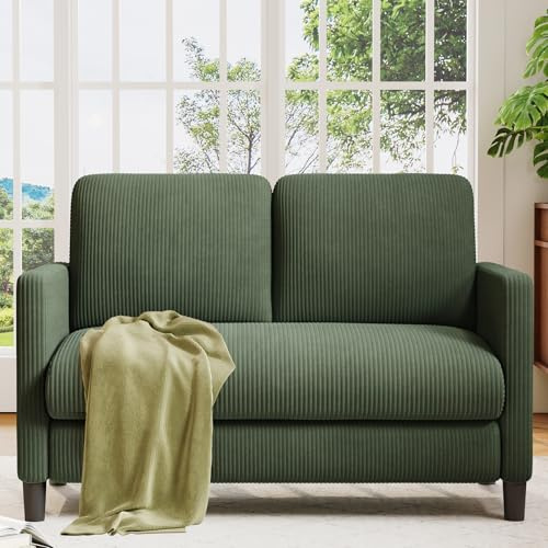 Sofa 2 Sitzer Klein, 130cm Cord Mini Couch Klein, Gemütliches kleines Sofa für Jugendzimmer, Werkzeugfreies Aufstellen von Minisofa, 2er Sofas und Couchs aus Vollholz, Kleine Sofas Wohnzimmer, Grün