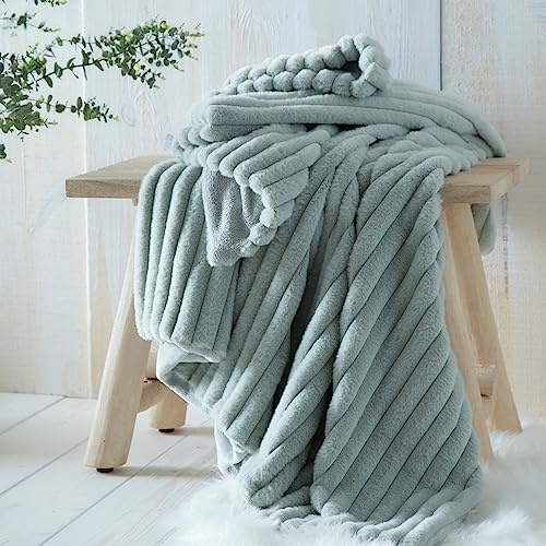 Appletree Mint Green Faux Fur Throw (180x130cm) – Soft Touch Blanket for Sofa & Bed – Fake Rabbit Fur Imitation – Plush Green Fur Throw – Luxury Home Decor – Matching Cushion Available