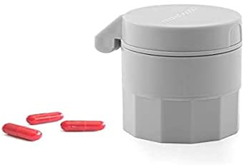 InnovaGoods® Pastillero con Cortador y Triturador 5 en 1, Compacto y Ligero, Almacenaje de Pastillas, Compartimento Doble, Mini Recipiente Contenedor Polvo Pastillas Trituradas, Mini Vaso para Agua.