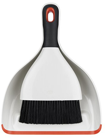 OXO Good Grips Kit de cepillo escoba y recogedor de mano, color blanco, grande