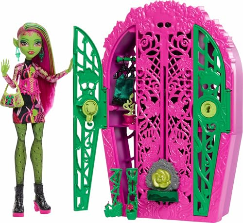 Monster High Segreti da Brivido - Venus McFlytrap e I misteri in Giardino, set con bambola e guardaroba, 19 accessori e abiti per il tea party inclusi, giocattolo per bambini, 4+ anni, HYT75