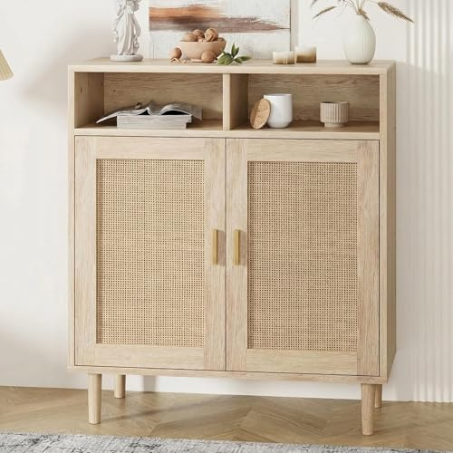 GarveeMore Aparador De Madera con Ratán - Armario De Almacenamiento para Salón con Puerta - Cuatro Compartimentos - para Salón, Dormitorio y Recibidor - Patas Altas - Fácil De Montar y Organizar
