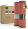 LARS NYSØM Salz und Pfeffer Mühle 2er Set Manuell mit einstellbarem Keramik-Mahlwerk von grob bis fein I Design Gewürzmühlenset (2 Stück) (Brick Red)