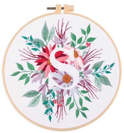 IUHUI Broderi kit för nybörjare vuxna – 26 blommiga bokstäver enkla mönster, gör-det-själv handsömnad broderiset med ring (blomma och gräs bokstav S)