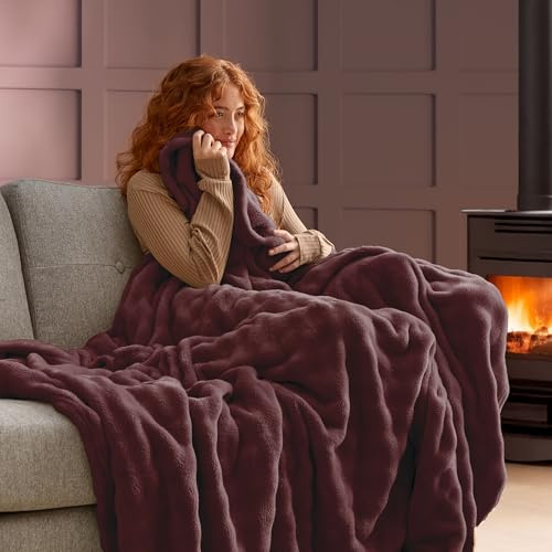 Silentnight Snugsie Bubble Fleece Giant Blanket - Snuggly Warmth Huggable Comfort Plush Throw - Soft & Cosy Super Sized Blanket for Whole Family Sofa Couch Bed - Machine Washable, 240x180cm, Berry