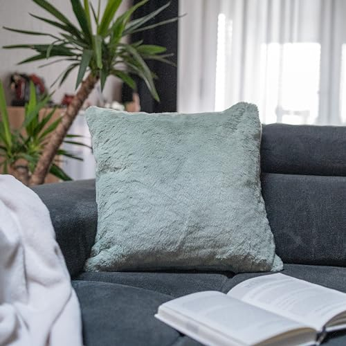 Quantum Interior by Maxland Wohn- Kuschelkissen, Fellkissen in Felloptik Rabbit fur, Dekokissen, superweiches Luxus Kissen, Sofakissen ca. 50x50 cm, Fellimitat (Salbei/Mint)