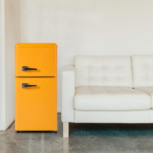 Sweiko Réfrigérateur d'époque. Combiné congélateur avec éclairage LED,double porte, volume total 60 litres, volume du congélateur 22 litres[classe d'efficacité énergétique F] (Antique Yellow)