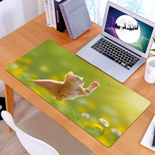 KDWJS Tapis de Souris XXL Speed Gaming - 90x40 cm - Base en Caoutchouc antidérapant Extended - Améliore la précision et la Vitesse - Jeune Chaton chassant Une Coccinelle avec rétroéclairage