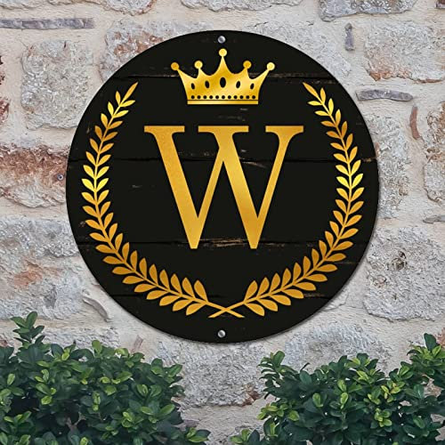 Madcolitote initial bokstav W välkomstskylt ytterdörr dekor gyllene alfabet med krans krona anpassat monogram metallskylt väggkonst kransskylt rustik dekor vardagsrum inomhus- och utomhusdekor 22,86 x