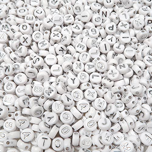TOAOB 1000 Stück Buchstaben Perlen 4x7mm Rund Acryl Alphabet Buchstaben Spacer Perlen Weiß mit Silber Wort für Armband Halsketten Haarband Schmuck DIY Bastelnn