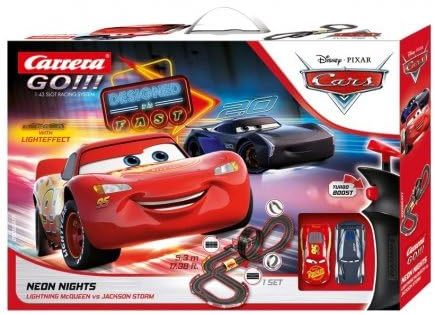 Circuit Voiture Enfant Neon Nights pour Cars, mcqueen vs Storm - Piste Course 5,3m, Electrique 1/43 - Set pour Carrera go et Carte