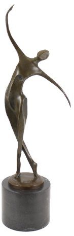 Konst & Ambiente – modern bronsfigur – abstrakt dansare på svart marmor – signerad av Milo – dansare skulptur