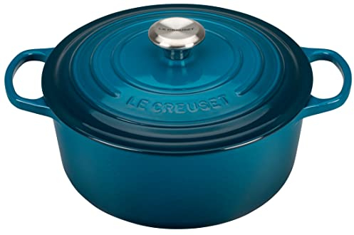 Le Creuset Signature Gusseisen-Bräter mit Deckel, Ø 26 cm, Rund, Für alle Herdarten und Induktion geeignet, Volumen: 5,3 l, 5,135 kg, Deep Teal, 21177266422430