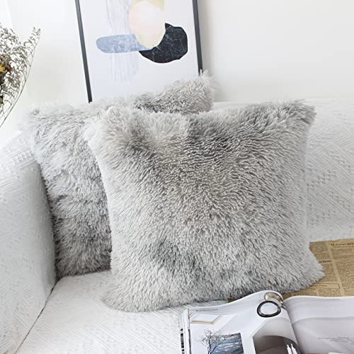 OYIMUA Lot de 2 Housses de Coussin 50 x 50 Gris pelucheuses en Fausse Fourrure Coussin Decoratif Housse Coussin Rustique pour canapé Salon Chambre à Coucher