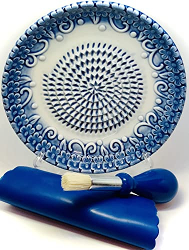 BonCera, All-in-one Premium Ceramic Garlic Grater Plate 4-Piece Set - Blue Embossed Design and Style - For Garlic, Ginger, Chocolate, and more! - Comes with 5.25 Plate, Peeler, Brush, and Stand