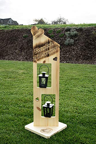 Deko Schild geflammt Herzlich Willkommen NR20 mit 2X Teelichthalter - Geflammtes Herzlich Willkommen Schild - Türschild Holz Deko, Gartendeko, Türdeko - Lackiert & Wetterfest - 25 x 20 x 79 cm