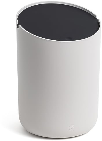 Kazai. Cestino Bagno Piccolo 'Tove' - 1,5L | Esclusivo Mini Cestino di Design da Berlino | Pattumiera da Tavolo per Bagno, Cucina & Scrivania | Antiscivolo, Secchio Interno | Taupe (Chiaro), Nero