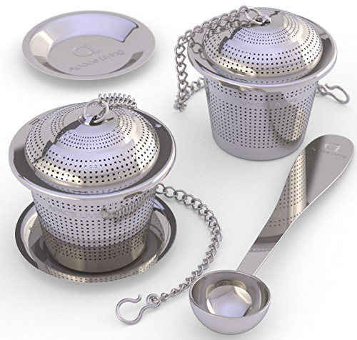 Infusore per il Tè Apace (set da 2) con Cucchiaino da Tè e Piattino Anti-goccia – Filtro & Colino in Acciaio Inossidabile Ultra-Elegante per Un’Esperienza di Infusione Superiore (Argento, Medio)