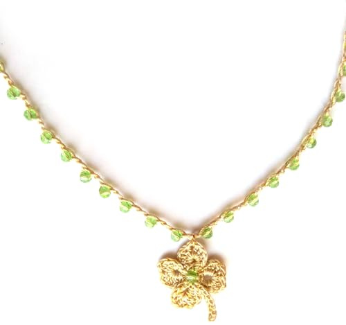 collana da donna con cristalli di vetro e ciondolo quadrifoglio, beige/verde/dorato, Gioielli all'uncinetto, girocollo di pizzo, Made in Italy, Bijoux da donna, Lavorazione Artigianale