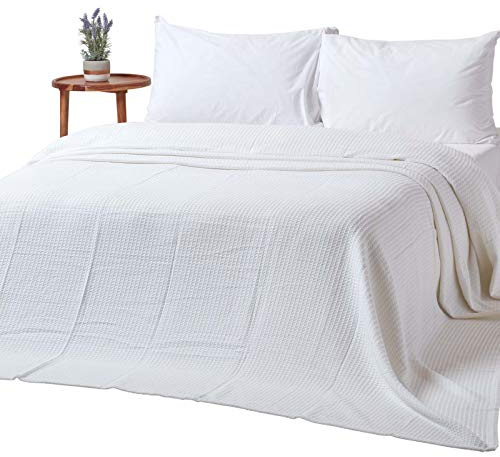 Homescapes Tagesdecke, Bettüberwurf aus 100% Bio-Baumwolle, weiß, Piqué-Waffeldecke 230 x 250 cm