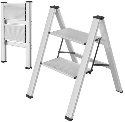 LIFERUN Alu Trittleiter mit 2 Stufen Klappbar Rutschfeste Stehleiter Haushaltsleiter Multifunktionaler Tritthocker Leicht Verstauen bis 150 kg Belastbar für Küche Haushalt Außenbereich und Büro Silber