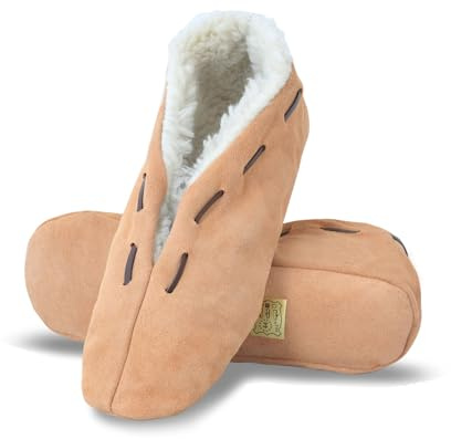 Sonia Originelli Hausschuh Schlappen für Damen & Herren in Beige in Größe 40 - warme geschlossene Pantoffeln mit Ziernähten & Kuschelfell, Fell Hausschuhe aus Wildleder