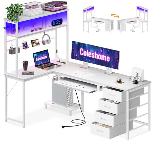 Coleshome Scrivania Gaming con ripiani, Scrivania Gaming Angolare con Cassetti e Vassoio per Tastiera, Tavolo Gamer con LED e Presa di Corrente per giocatori, Bianco, 149.5 × 100 cm