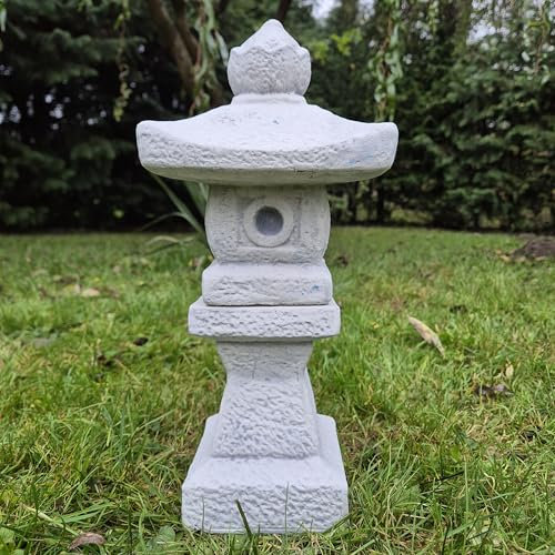 FABRIQ Japanische Pagode Tōrō aus Stein – 37 cm, Japanishe Laterne, Handbemalt, Wetterfeste Steinfigur – Dekoration für Zen-Garten, Teiche, Terrasse und Outdoor