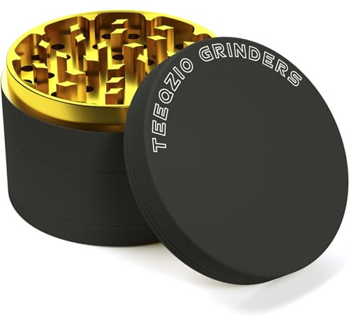 TEEQZIO Grinder Grand Concasseur Ø 75mm, Alliage d'Aluminium 4 Pièces pour Épices, Assaisonnements, Herbes avec Racloir à Pollen & Pinceau (Noir & Or)