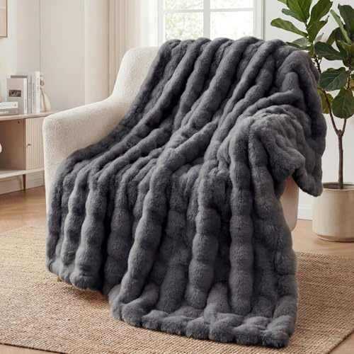 Coperta Plaid Super Morbida Pile Peluche di Coniglio Caldo e Spesso 230x250cm, 1000 g/m² Divano Coperta Fluffy di Alta Qualità, Versatile Coperta Matrimoniale per Camera da Letto Viaggi, Grigio Scuro