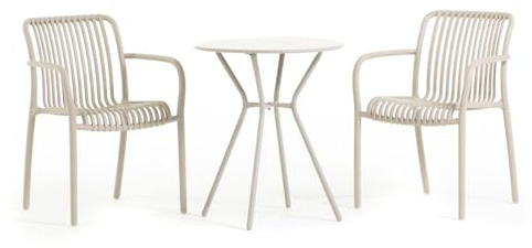 SIEDITI FUORI E DENTRO Set bistrò da balcone tavolino rotondo in metallo e 2 sedie in polipropilene con braccioli impilabili, set salvaspazio per veranda e giardino - Nathan & Simona (Beige Sabbia)