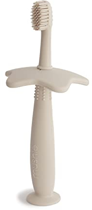 Mushie Kinderzahnbürste Stern Design | Handzahnbürste für kinder mit Saugnapf, 0-6 Jahre | Stimuliert Zähne & Zahnfleisch, extra weiche Bürste | Sichere & Hochwertige | Shifting Sand