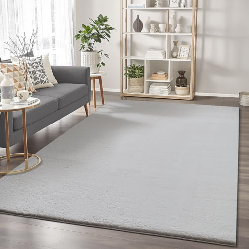 the carpet Cosy – Kuscheliger Fellteppich, Weich & Elegant, Waschbar und Für Fußbodenheizung Geeignet, Öko-Tex Zertifiziert, Hochwertiger Kunstfell Teppich, Grau, 80 x 150 cm
