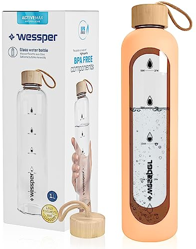 Wessper Bouteille d’eau 1L de Motivation en verre avec temps horaire, Sans BPA, Gourde en verre hermétique 1000 ml avec couvercle en bambou réutilisable avec housse en silicone – Pêche