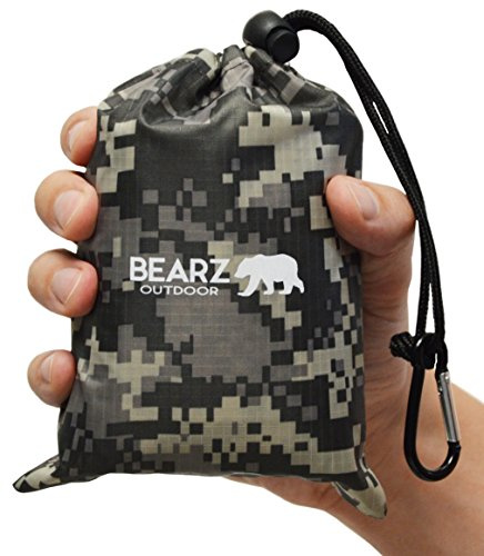 BEARZ Outdoor Couverture de Pique-Nique compacte - Couverture imperméable pour Excursions, Camping léger, bâche de Pluie, équipement de Festival de Musique, Tapis pour randonnée (Camouflage)